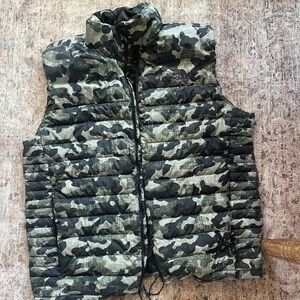 Men’s North Face vest